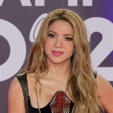 Shakira bares it all in daring photo as she celebrates incredible ...